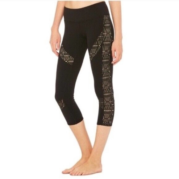 ALO Yoga Pants - Alo Laser-Cut Charm Capri Leggings Small